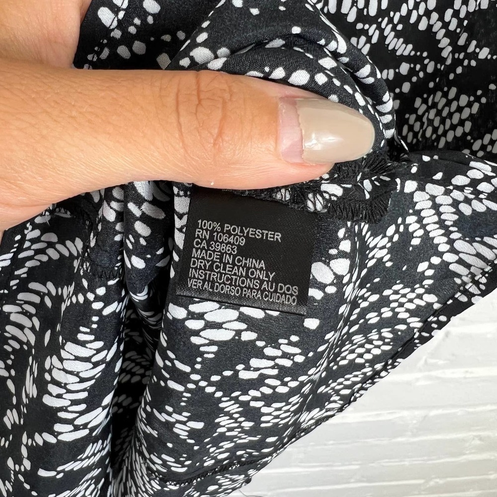 Tahari Women's Casual Polka Dotted Blouse Top Sleeveless Black White Size Medium - Picture 4 of 5
